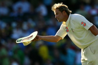 Shane Warne bows to the crowd at the end of a day’s play during the 2007 Ashes series.