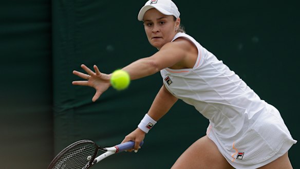 Ash Barty returns to her opponent.