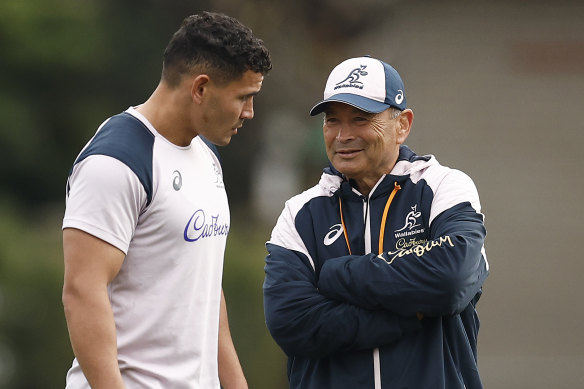 Wallabies coach Eddie Jones talks with Izzy Perese at training in Melbourne.