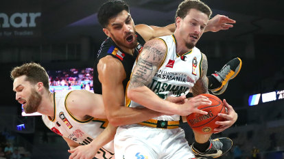 JackJumpers into NBL grand final after Goulding injury floors United