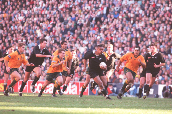 Jonah Lomu on the rampage in the last day-time Bledisloe Cup in Sydney in 1995.