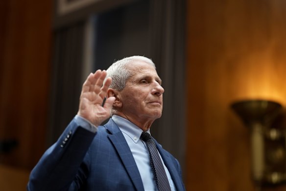 Anthony Fauci, 85 anni, ha sostenuto il quinto emendamento durante tre ore di interrogatorio da parte dei senatori statunitensi.