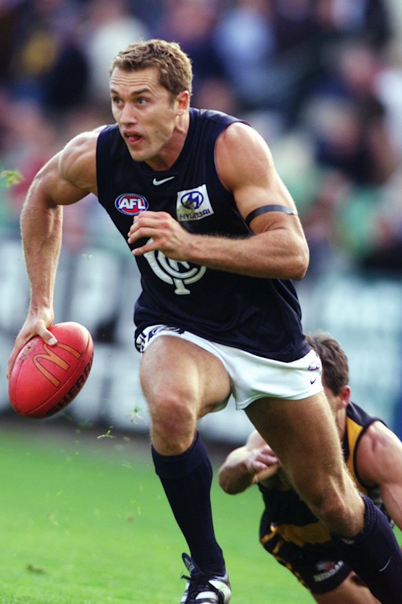 Anthony Koutoufides playing for Carlton in 2000.