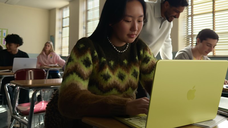 Apple begins a new era of laptops