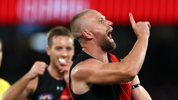 Essendon’s fighting win after week of scrutiny; Libba says he’s fine after fall
