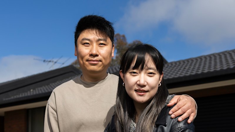 Melbourne home owners list for spring amid property market slowdown