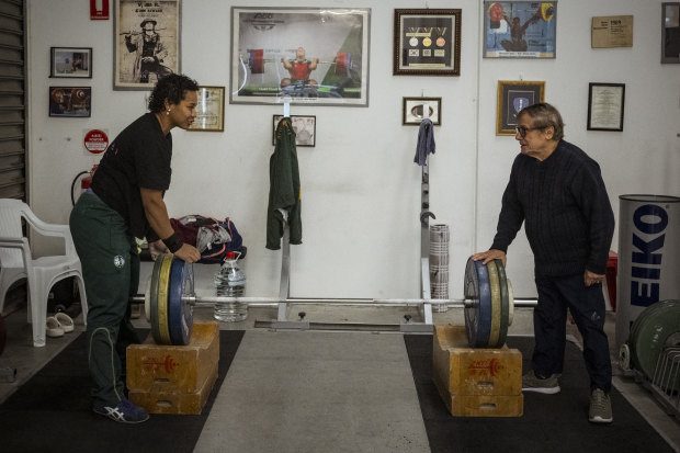 Coffa and Cikamatana reload the bar during training.