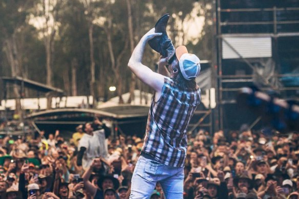 Morgan Wallen entertains the crowd at CMC Rocks in Ipswich in 2019.