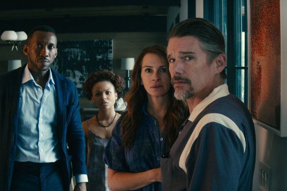 Mahershala Ali., Myha’la, Julia Roberts  and Ethan Hawke in Leave the World Behind. 