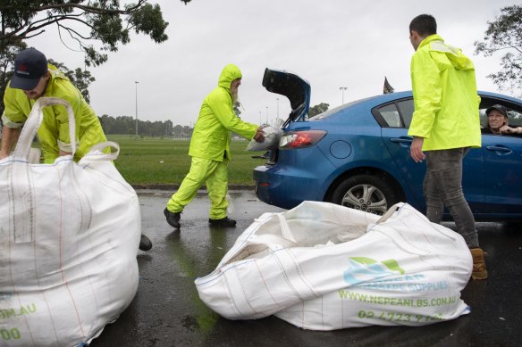 Residents collect sand bags at Jamieson Park in Penrith