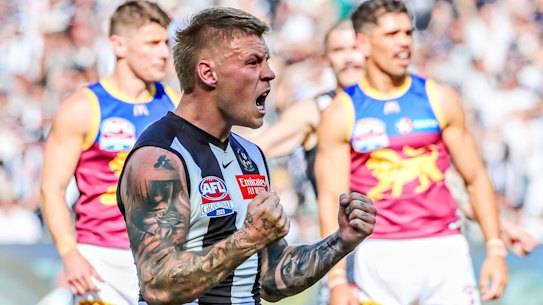 Jordan De Goey kicks a goal after the quarter-time siren.
