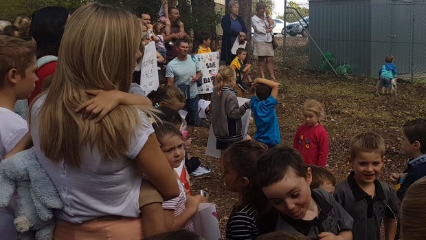 The rally was held in the hopes of convincing Mundaring Sharing to transfer  lease responsibilities to Little Possums Daycare. 