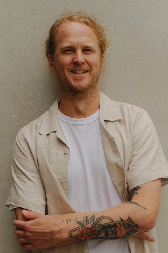 Stephen Peak has joined the Mosey On Inn group. 