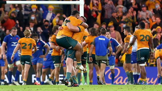 The Wallabies celebrate their 23-21 win over France in Brisbane. 