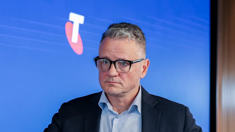 Government rounds on Telstra after Triple Zero failure doubles