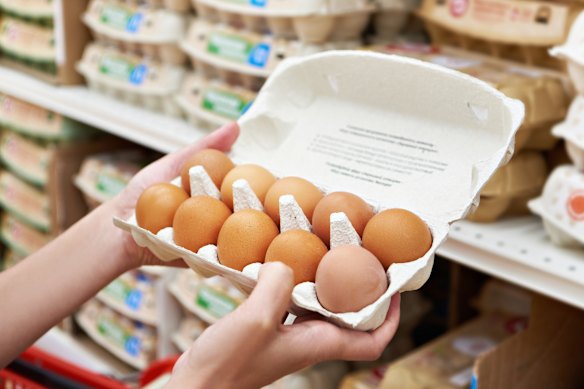  Check the packaging to understand how the eggs were farmed.