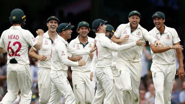 Australia hammered a disappointing Pakistan and a lacklustre New Zealand.