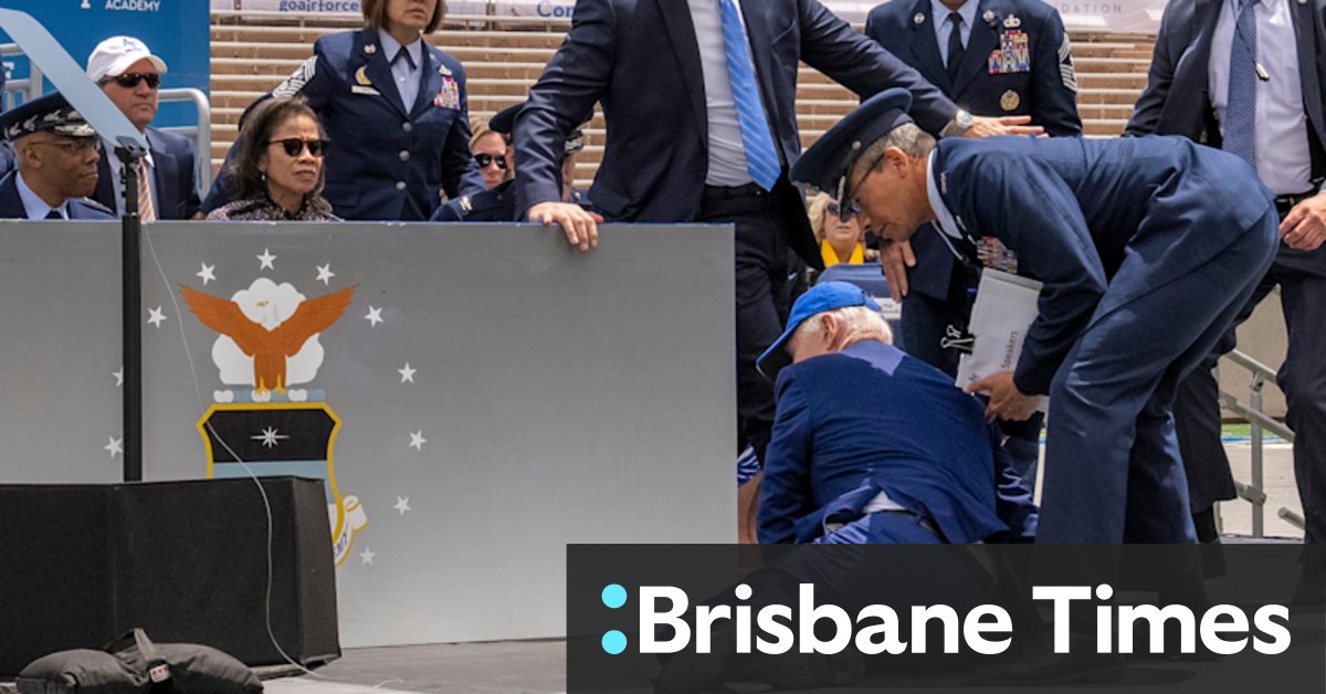 US Joe Biden falls over after speech to US Air Force Academy - Vimarsana News