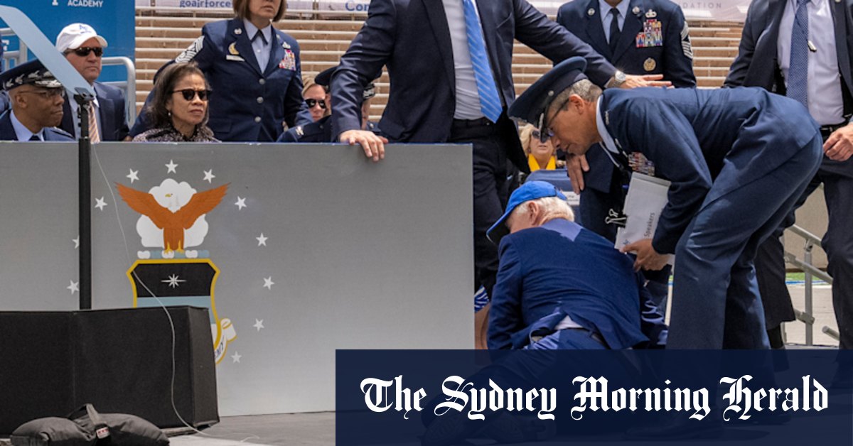 US Joe Biden falls over after speech to US Air Force Academy - Vimarsana News