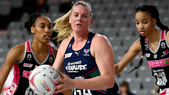 Caitlin Thwaites of the Vixens in action during round seven.