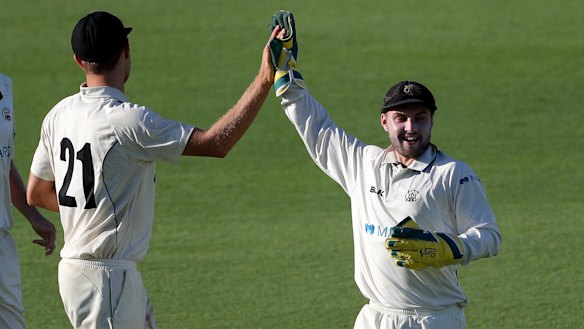 Aaron Hardie is congratulated by Josh Inglis after dismissing the Bulls' Sam Heazlett.