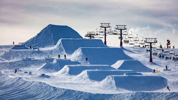 'Huge season': Victorian snowfields mark record year after heavy falls
