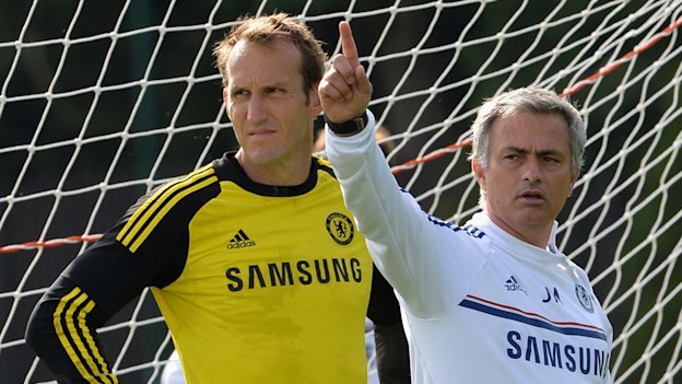 Mark Schwarzer at Chelsea training with manager Jose Mourinho.