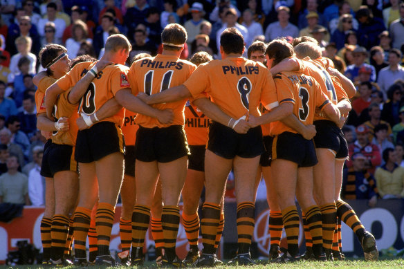 Balmain players huddle before the 1989 grand final against Canberra.