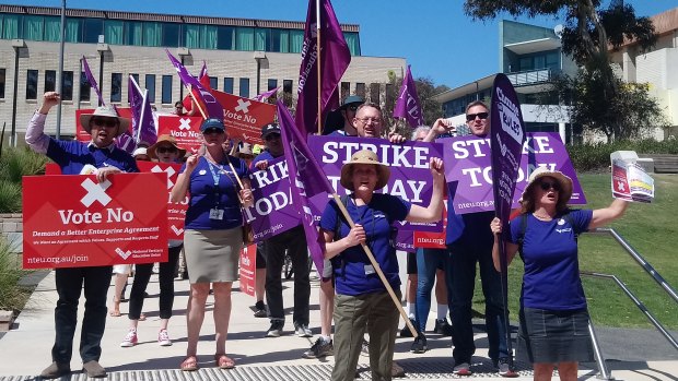 University of Canberra staff 'wholly reject' offer from management