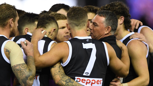Tight bond: Saints coach Alan Richardon (second from right) comes together with his team during quarter time against Richmond.