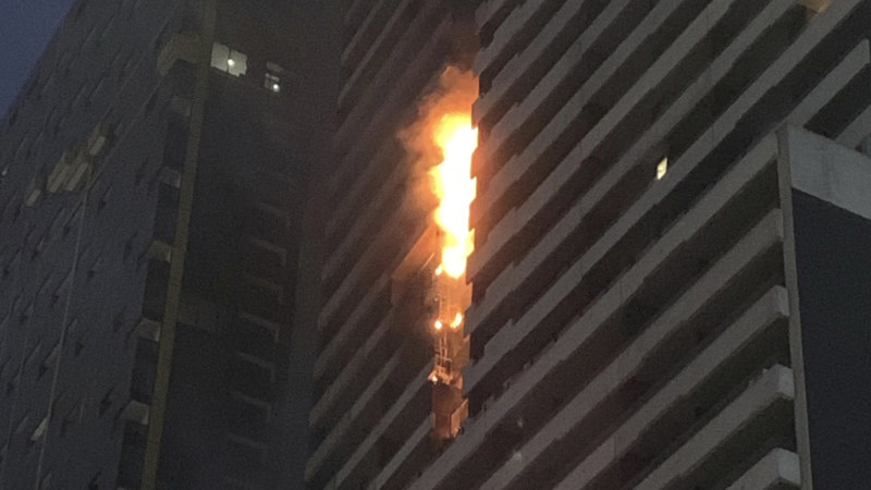 Spencer Street Fire Melbourne Cbd Apartment Building Goes Up In Flames Cladding Compared To Greenfell