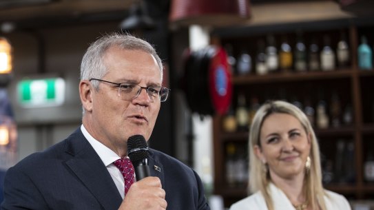 Cr Richards with the Prime Minister at an event in December 2021.