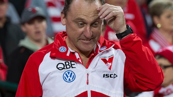 John Longmire has signed a contract stay as coach of the Swans until the end of 2023.