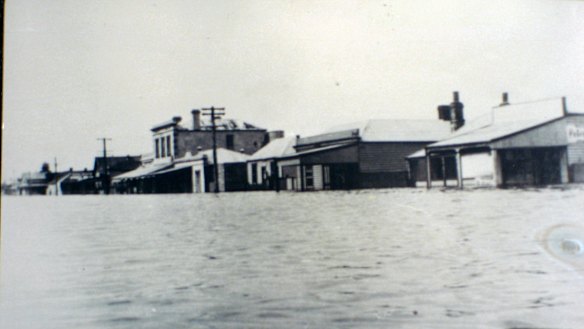Water floods onto Bank Street, Port Fairy.