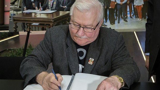 Lech Walesa, the former Polish democracy activist and ex-president, signs a condolence book for Gdansk Mayor Pawel Adamowicz.