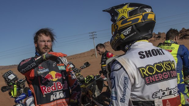 Toby Price, left, talks with American Andrew Short, who lent him a wheel to continue the sixth stage of the Dakar Rally.