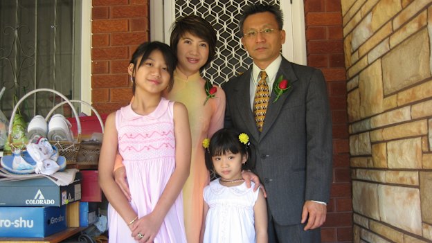 Vivian (at front, centre) as a young girl with her parents, Hân and Châu, and older sister, Kim. 