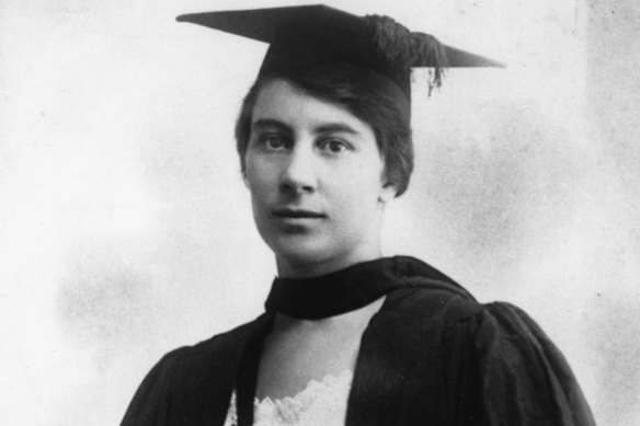 Lady Phyllis Dorothy Cilento was the only woman to graduate from her medicine class in 1919.