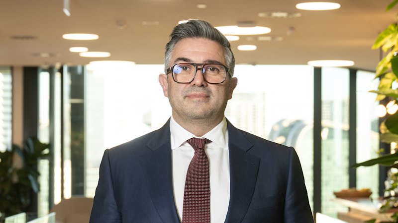 Real estate war goes nuclear as Lendlease advises Mirvac vote boycott