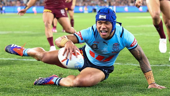 Brian To’o crosses for a four-pointer.