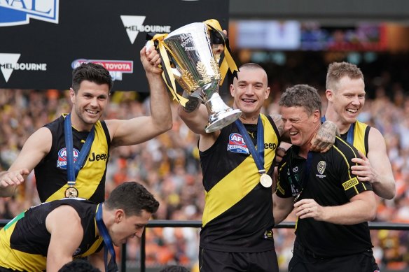 Damien Hardwick and his players with the 2019 premiership cup.