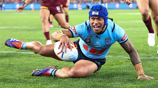 Brian To’o crosses for a four-pointer.