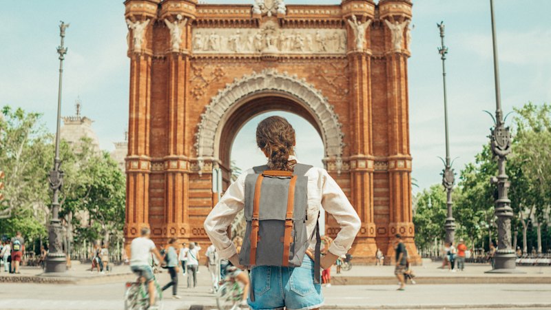 Essayist recounts eight-hour visit to a major city and reflects on enjoying the moment