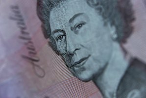The Queen on the $5 note.