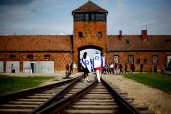 Amazon pulls Auschwitz Christmas decorations from site 1703f5e8271032169f5d3ee4a8e5a267cfe18b14