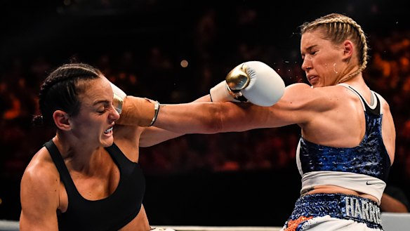 Renee Gartner attempts to evade a vicious left from Tayla Harris.