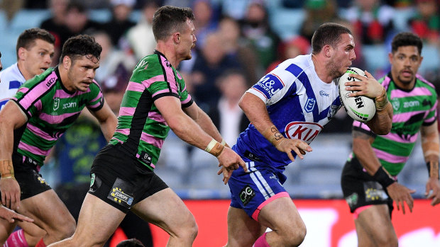 Off the leash: Adam Elliott of the Bulldogs breaks free of the Bunnies' defence.