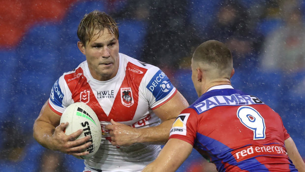 Jack de Belin will stay at the Dragons for another year.