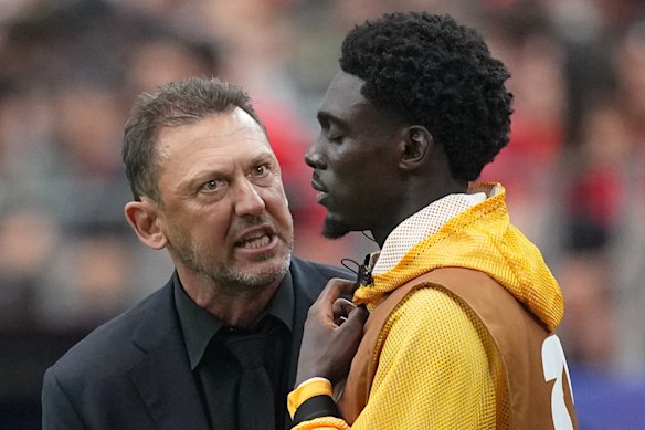 Tony Popovic talks to Mohamed Toure before he’s substituted on.