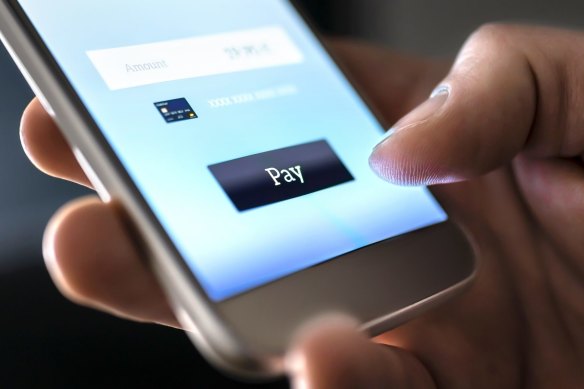 Customers of Australia’s major banks are being urged to manually update their mobile wallets in order to avoid a looming technical issue that may cause payments chaos on New Year’s eve.